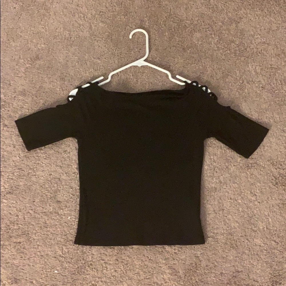 Mia sleeve, slight crop shirt